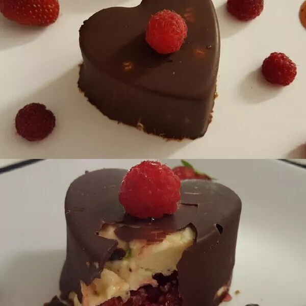 Petits C urs Saint Valentin Coque au chocolat noir mousse chocolat blanc framboise et citron