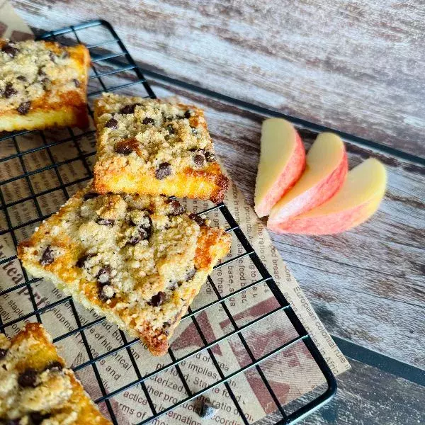 Moelleux a la pomme  avec un crumble cannelle chocolat