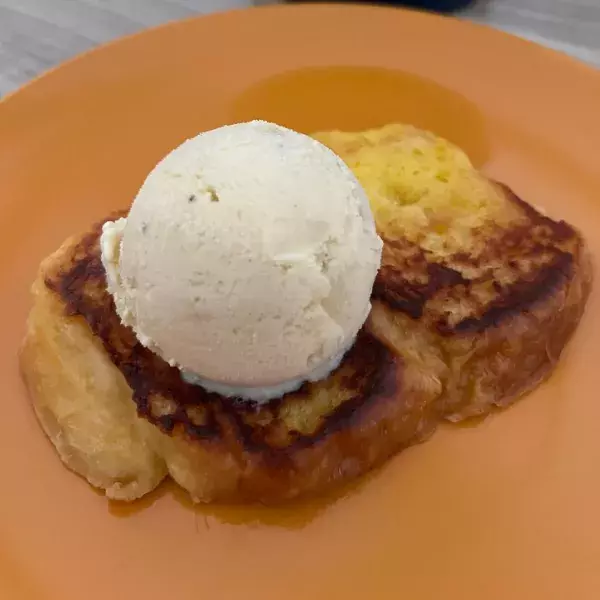 Brioche perdue et sa boule de glace vanille 