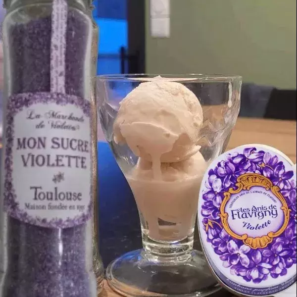 Crème glacée à la violette