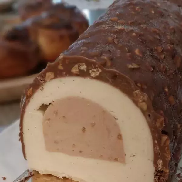 Bûche glacée vanille insert praliné