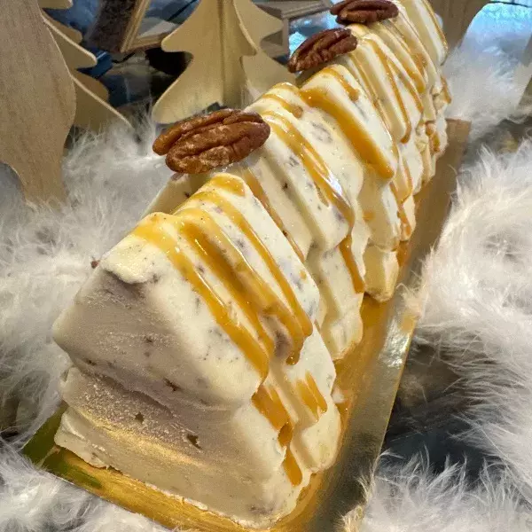 BUCHE GLACEE VANILLE PECAN CARAMEL BEURRE SALE