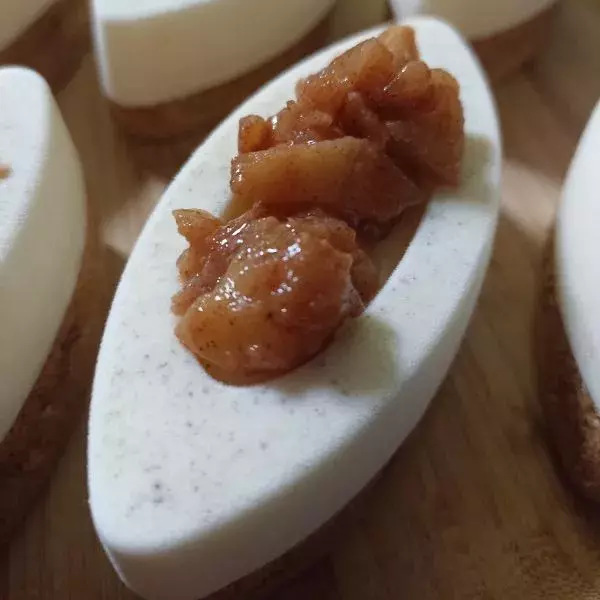 Panna cotta vanille, pommes caramélisées