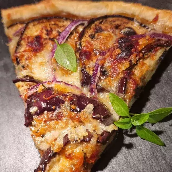 Tarte à l'aubergine, mozzarella et miel