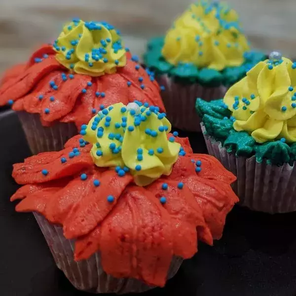 Boite de 12 caissettes cupcake à pois multicolores