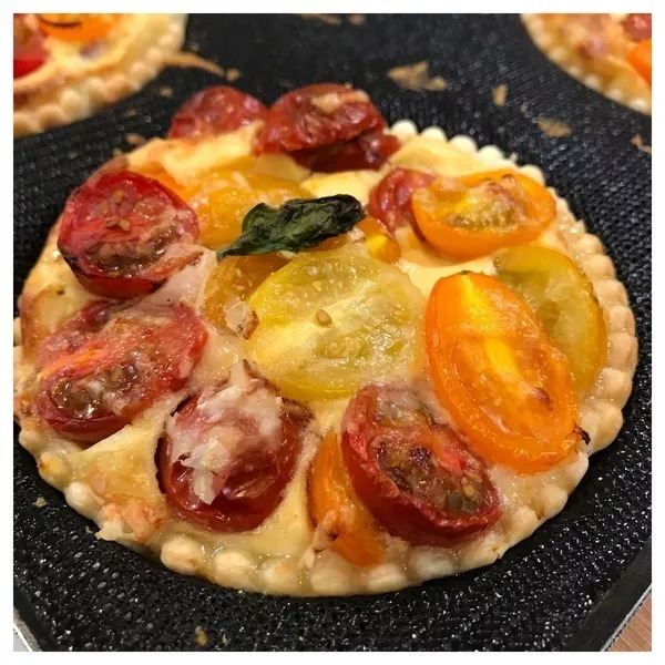 Tarte feuilletée tomates cerises et parmesan